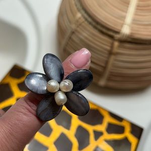 Flower ring - adjustable size.